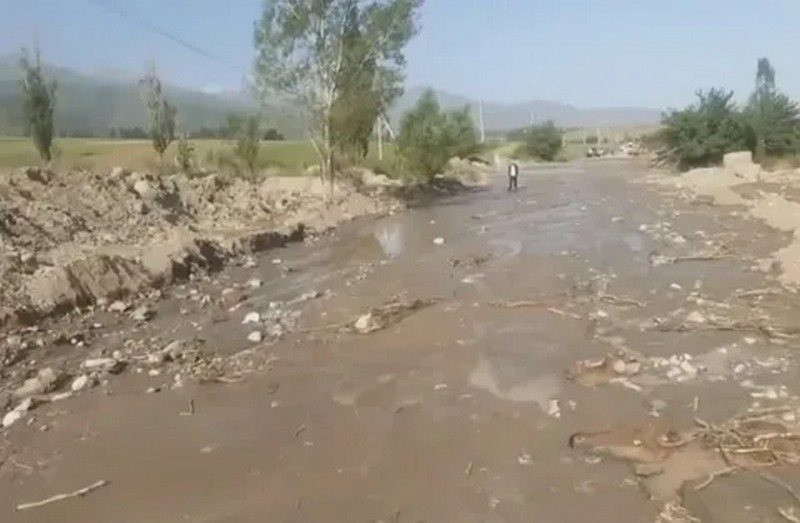 В Кыргызстане прорвало дамбу на озере, нанесен материальный ущерб
