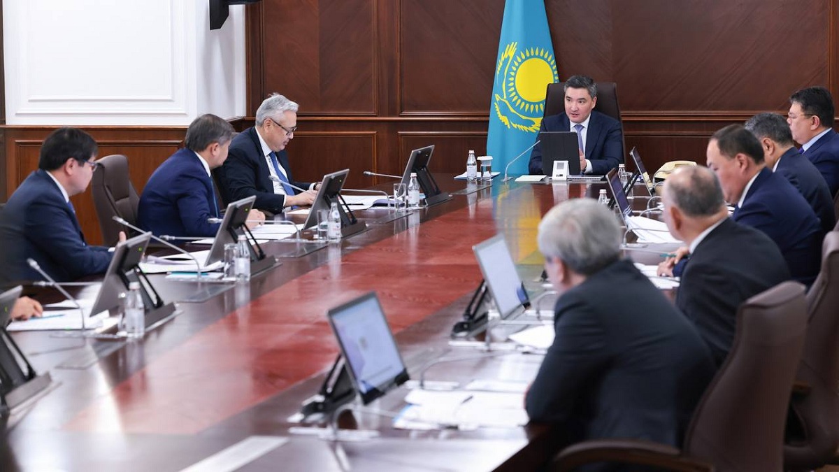 Новости степей Информагентство Telegram Аналитика Кыргызстан: на 90 мест в парламенте претендуют 461 кандидат Воскресный день, 30 ноября 2025 года, возможно, станет историческим в Кыргызстане. В республике завершились выборы в Жогорку Кенеш (парламент КР). Нынче кампания проходила по новым правилам. Причем ЦИК заявил, что нарушивший закон кандидат не получит мандат даже после избрания. Еще 29 ноября прекратились все призывы в соцсетях и другие формы агитации. Постеры и баннеры останутся, […] читать далее ЦАР: переговоры о водно-энергетическом сотрудничестве