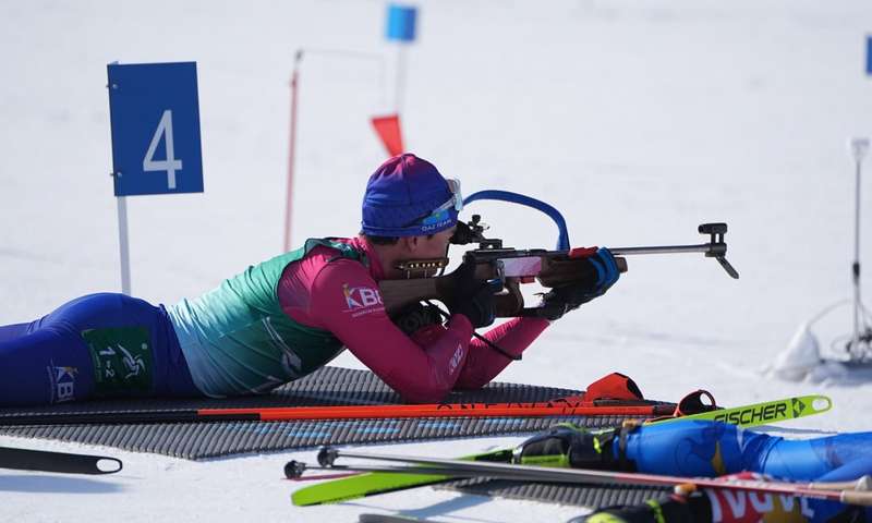 Сборная Казахстана по биатлону заняла места на трибунах зрителей