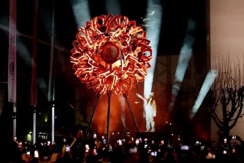 Олимпийский огонь стал символом скандалов вокруг Игр-2026